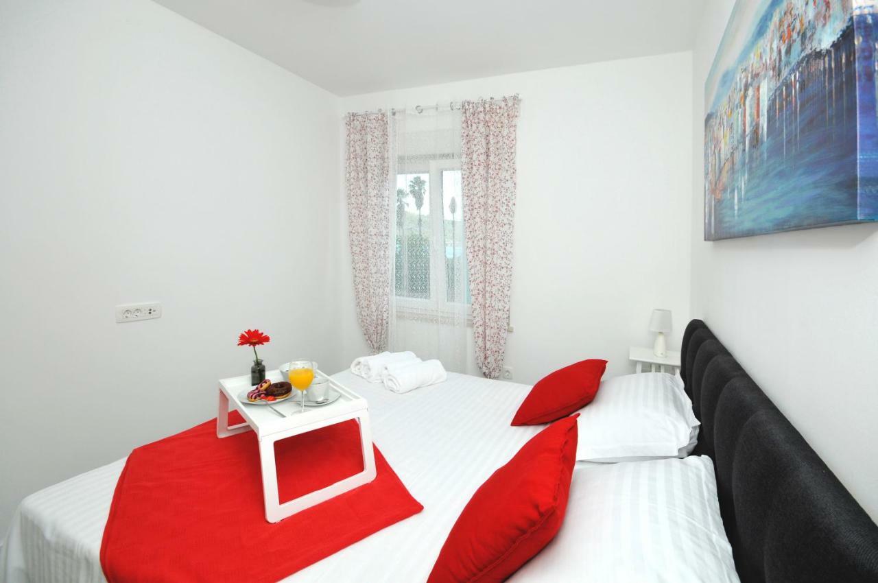 Apartmani Olive Trogir Exterior photo